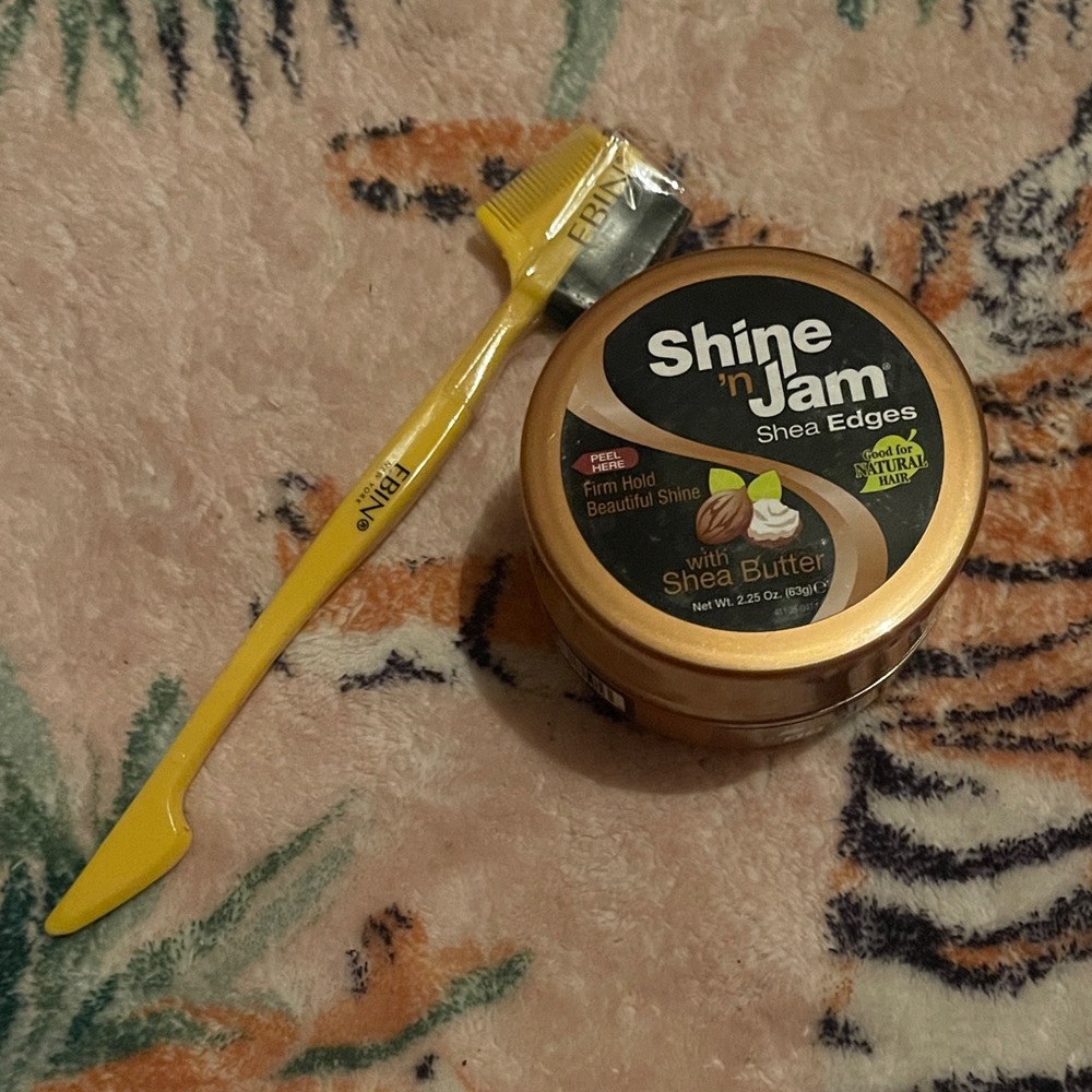 Shea Edges with Yellow Brush